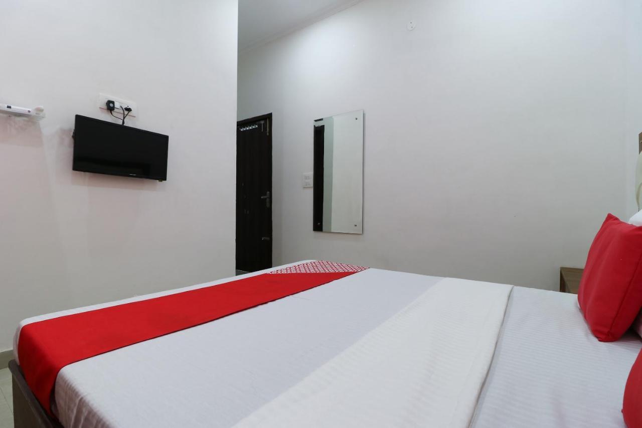 OYO 64004 Hotel Kartar Zirakpur Buitenkant foto