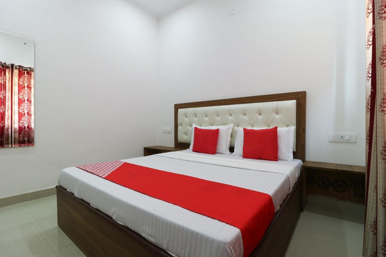 OYO 64004 Hotel Kartar Zirakpur Buitenkant foto